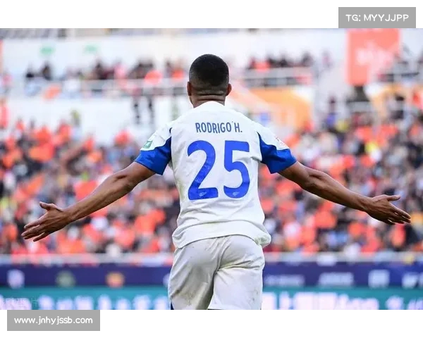 梅州对阵三镇四外援对决罗德里格帕拉西奥斯首发登场