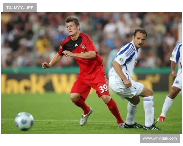 拜仁与阿联酋航空达成合作协议 聚焦场边广告展示标识 拜仁与阿联酋航空达成合作协议 聚焦场边广告展示标识