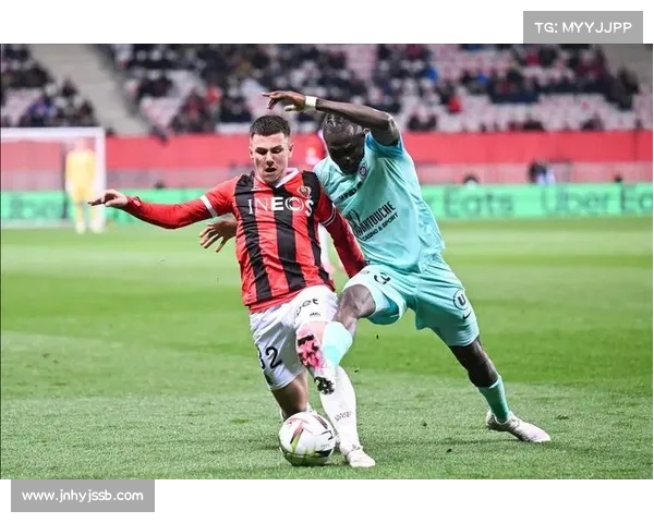 法甲赛场惊现乌龙球,误打误撞成比赛转折点引热议 法甲赛场惊现乌龙球,误打误撞成比赛转折点引热议